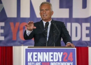 Robert F. Kennedy, Jr. suspends campaign, backs Trump for president