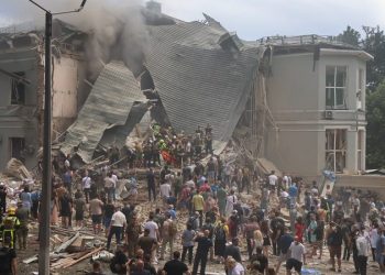 Biden admin faces mounting pressure to allow Ukraine to strike inside Russia with US missiles