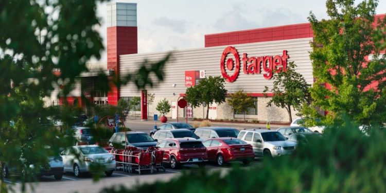 Target stock falls 21% as big discounting effort falls short