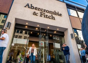Abercrombie expects a strong holiday quarter as growth run continues