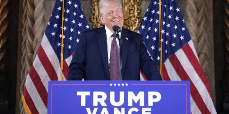 Trump huddling with Republican governors at Mar-a-Lago dinner