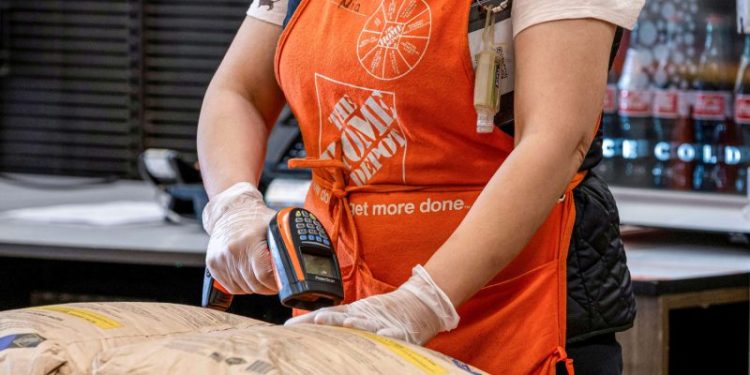 Home Depot earnings beat Wall Street estimates as retailer breaks comparable sales losing streak