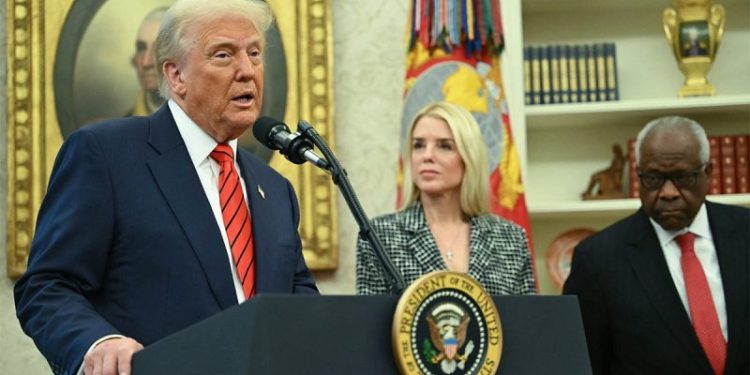 ‘Ridiculous’: Bondi personally strips DOJ walls of Biden, Harris, Garland portraits